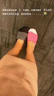 Nattie Neidhart feet photo thumbnail