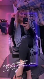 Nattie Neidhart feet photo thumbnail