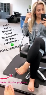 Nattie Neidhart feet photo thumbnail