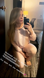 Nattie Neidhart feet photo thumbnail