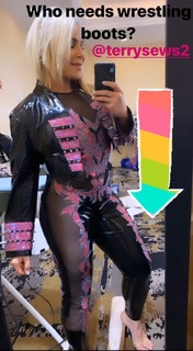 Nattie Neidhart feet photo thumbnail