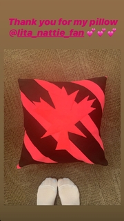 Nattie Neidhart feet photo thumbnail