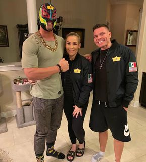 Nattie Neidhart feet photo thumbnail