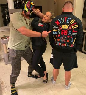 Nattie Neidhart feet photo thumbnail