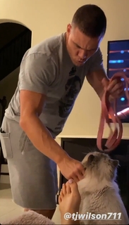 Nattie Neidhart feet photo thumbnail