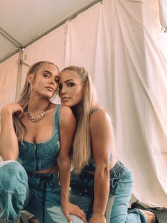 Nattie Neidhart feet photo thumbnail