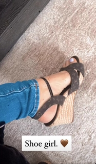Nattie Neidhart feet photo thumbnail