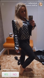 Nattie Neidhart feet photo thumbnail