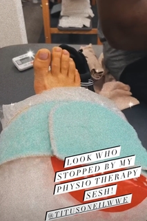 Nattie Neidhart feet photo thumbnail