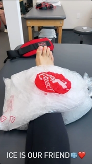 Nattie Neidhart feet photo thumbnail