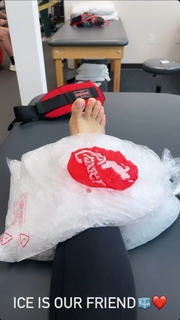 Nattie Neidhart feet photo thumbnail