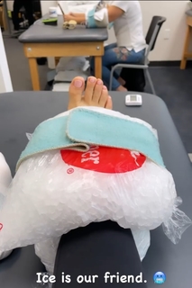 Nattie Neidhart feet photo thumbnail