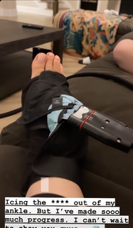 Nattie Neidhart feet photo thumbnail