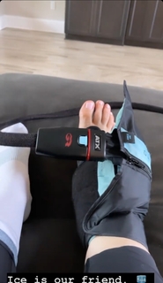 Nattie Neidhart feet photo thumbnail