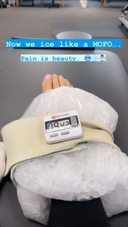 Nattie Neidhart feet photo thumbnail