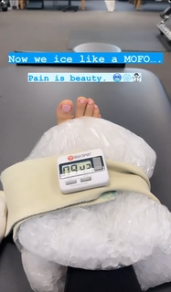 Nattie Neidhart feet photo thumbnail