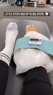 Nattie Neidhart feet photo thumbnail