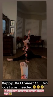 Nattie Neidhart feet photo thumbnail