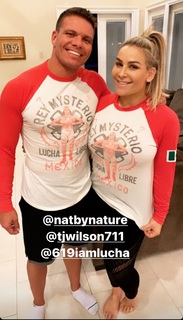 Nattie Neidhart feet photo thumbnail