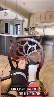 Nattie Neidhart feet photo thumbnail