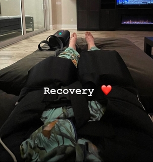 Nattie Neidhart feet photo thumbnail