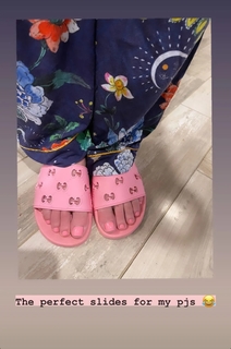 Nattie Neidhart feet photo thumbnail