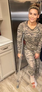 Nattie Neidhart feet photo thumbnail