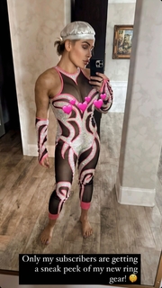 Nattie Neidhart feet photo thumbnail