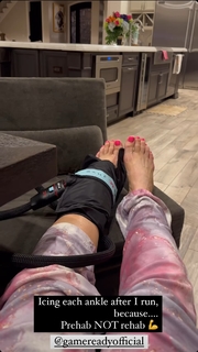 Nattie Neidhart feet photo thumbnail