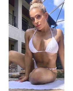 Nattie Neidhart feet photo thumbnail