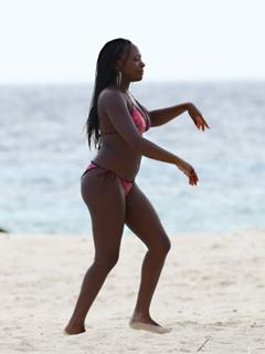 Naturi Naughton feet photo 17