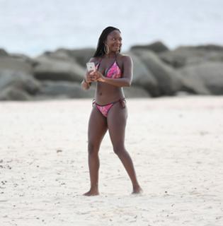 Naturi Naughton feet photo 14