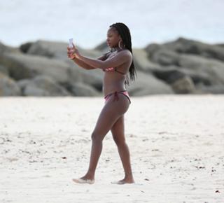 Naturi Naughton feet photo 13