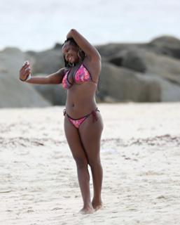 Naturi Naughton feet photo 10