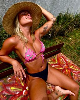 Natália Casassola feet photo 13