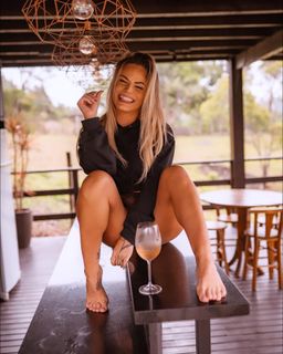 Natália Casassola feet photo 4