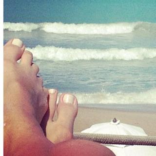 Natália Guimarães feet photo 16