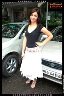 Nauheed Cyrusi feet photo 5