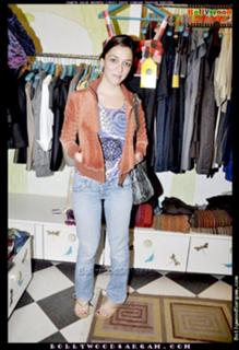 Nauheed Cyrusi feet photo 19