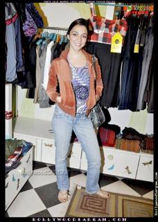 Nauheed Cyrusi feet photo 18