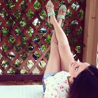 Nauheed Cyrusi feet photo 8