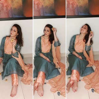 Nauheed Cyrusi feet photo 8