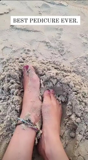 Nauheed Cyrusi feet photo 18