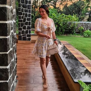 Nauheed Cyrusi feet photo 8