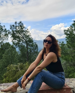 Nauheed Cyrusi feet photo 1