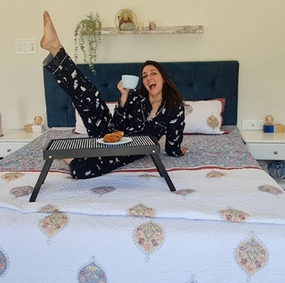 Nauheed Cyrusi feet photo 5