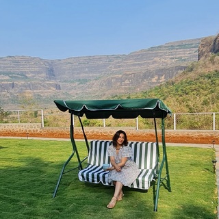 Nauheed Cyrusi feet photo 2