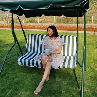 Nauheed Cyrusi feet photo 1