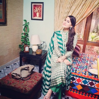 Nausheen Shah feet photo 5