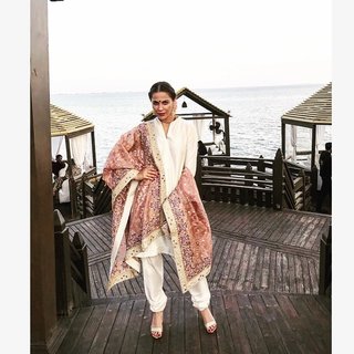 Nausheen Shah feet photo 16